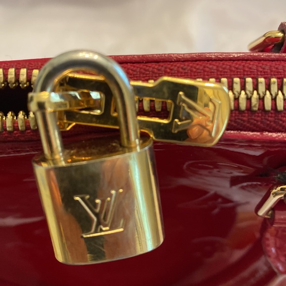 Louis Vuitton Alma-Gm Apple of Love Color with Dust Bag & Box LIKE NEW - Picture 3 of 7